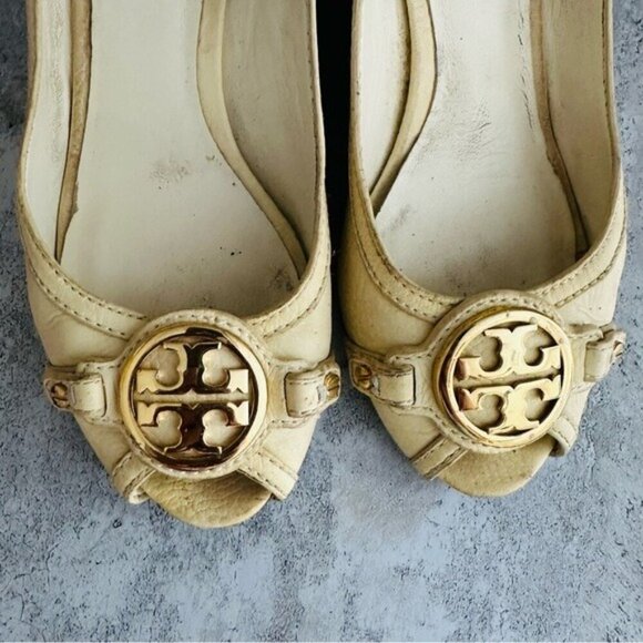 Tory Burch Off White Leather Logo Embellished Wedge Pumps Size 8 - Picture 5 of 12